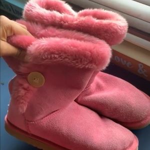 PINK FLUFFY UGGS